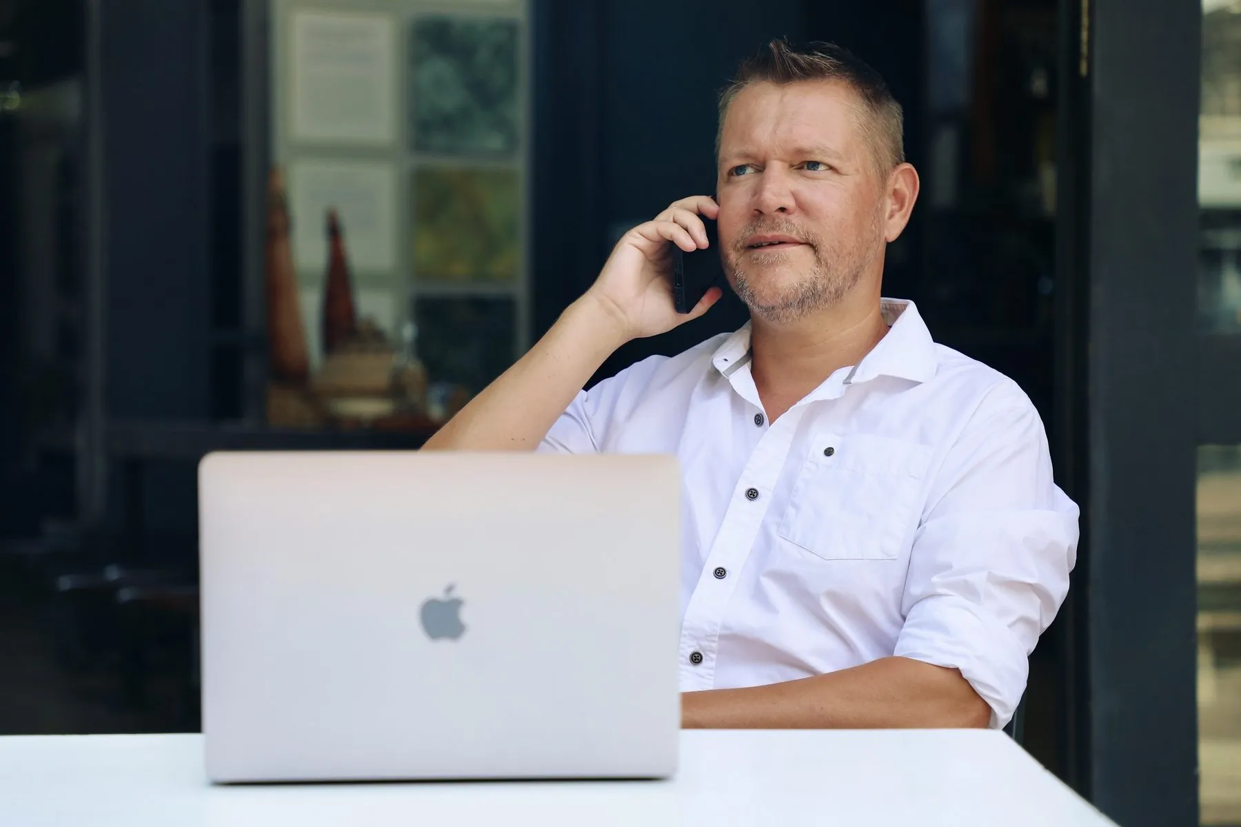 Andreas Ebert am Telefon – explainity Kontakt